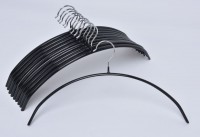 Vješalica za odjeću plastific. metal 40.5cm 3/1 crna Eisho